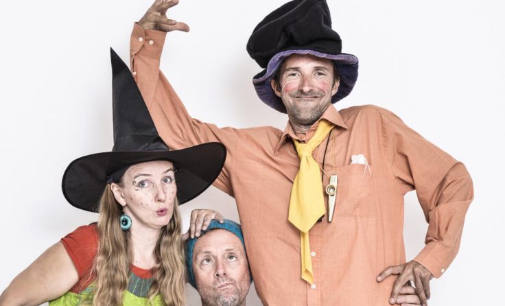 Hexe, Zwerg und Riese sorgen im Alten Schlachthof für gute Unterhaltung. (Foto: Stefan DOKOUPIL)