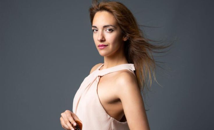 Jovana Raljic begeistert mit Geige und Stimme gleichermaßen. (Foto: Damian Posse Photography)