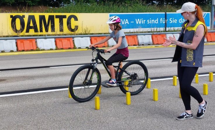 Emilia zeigt, wie es richtig geht. (Foto: ÖAMTC)