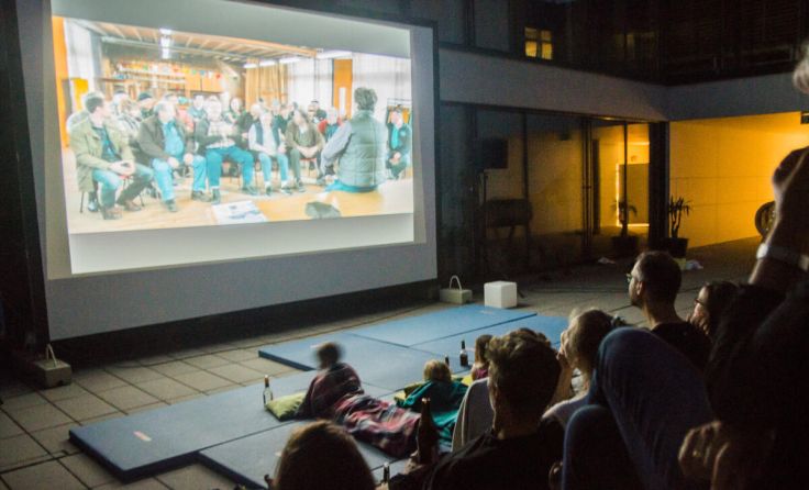 Gemeinsam unter freiem Himmel tolle österreichische Filme schauen macht Spaß. (Foto: Grüne)