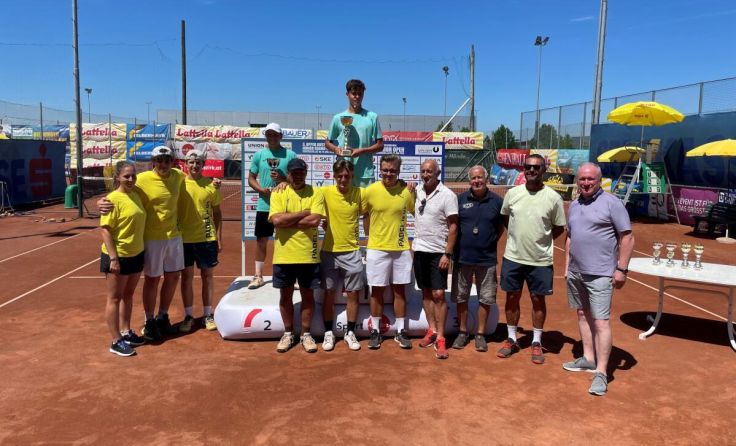 Ein Hoch auf Nico Hipfl! Der Welser gewann heuer schon sein zweites ITF Turnier. (Foto: Hipfl)