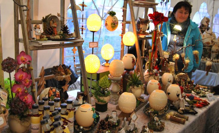 Wahre Kunstwerke aus Straußeneiern. (Foto: Martinimarkt)