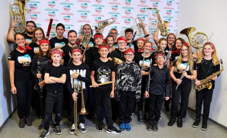 Gleich zu Beginn heizten die Jungmusiker mit „Final Countdown“ richtig ein! (Foto: MV Pennewang)