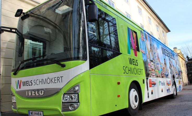 Montags fährt der Wissensbus die Haltestelle VS Thalheim an. (Foto: Stadt Wels)