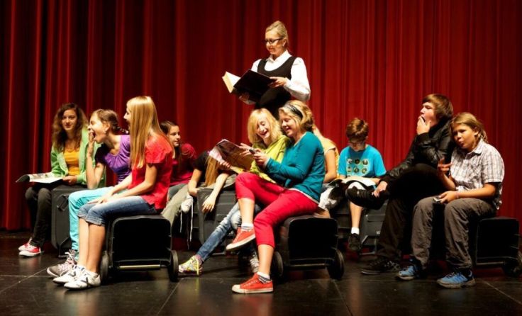 Gemeinsam singen und schauspielern macht den jungen Künstlern Spaß. (Foto: Musicalwaves)