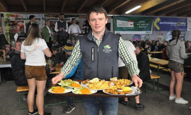 Nicht nur 700 Schnitzel wurden beim "Tag des Mosts" in Sattledt verspeist. (Foto: Ortsbauernschaft)