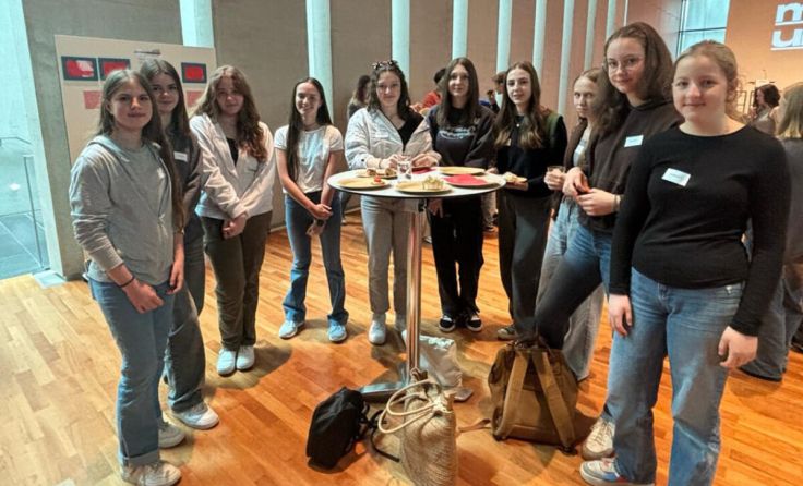 Im Mozarteum genossen die Schülerinnen auch ein veganes Frühstücksbuffet. (Foto: RG Lambach)