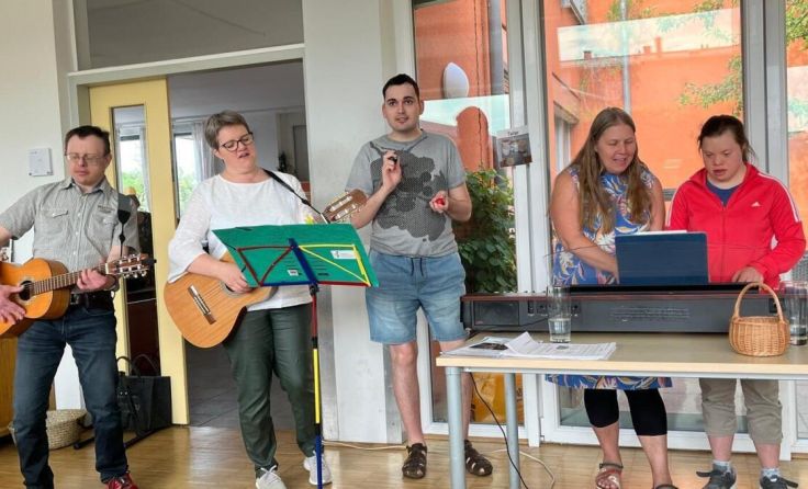 Alle Beteiligten sind mit voller Begeisterung bei der Sache. (Foto: Huemer)