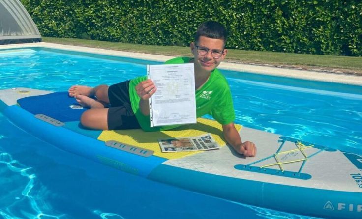 Tobias aus Gunskirchen kann sein Zeugnis ganz gechillt herzeigen. (Foto: Wagner)