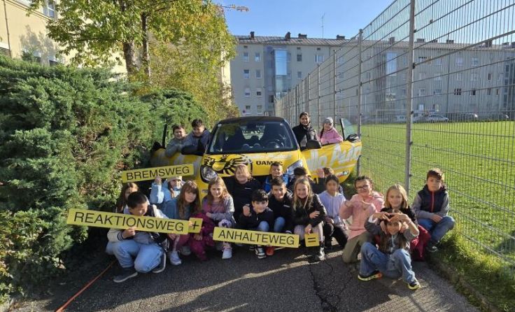 Die dritten Klassen der VS9 wissen jetzt: Reaktionsweg plus Bremsweg ist Anhalteweg (Foto: VS9)