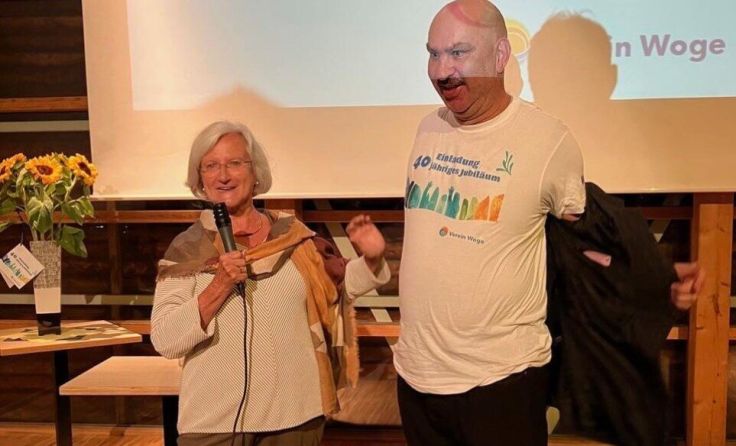 Gründungsmitglied Maria Neuhauser und Bewohner Harald feierten 40 Jahre Woge. (Foto: Woge)