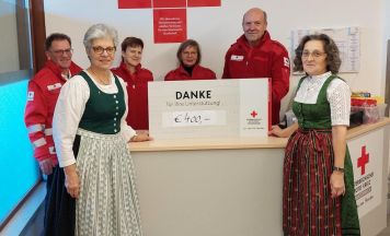 Sattledter Goldhaubenfrauen unterstützen Rotes Kreuz