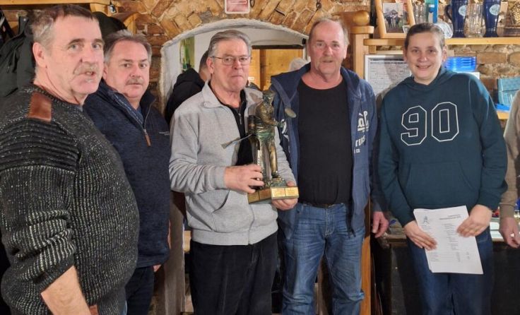 "Die Briada" durften den Wanderpokal der Ortsmeister mit nach Hause nehmen. (Foto: JG Schleißheim)