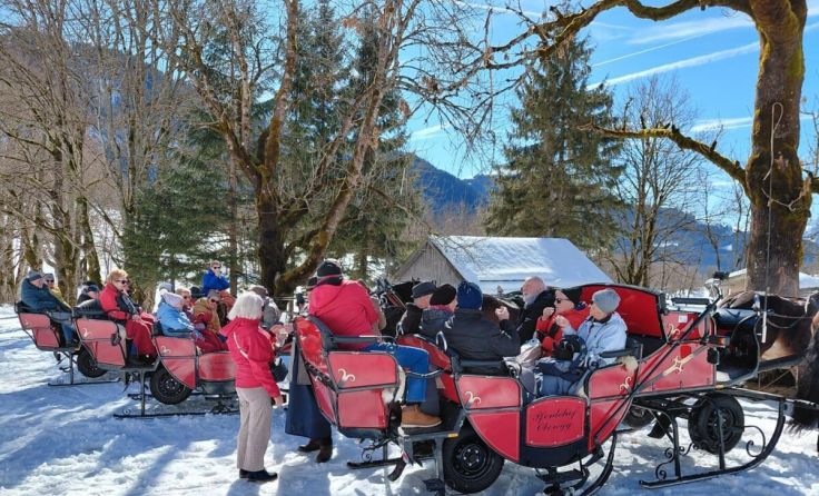 Bei bestem Wetter ging es mit prächtigen Kutschen in den Talschluss Wengerau. (Foto: SB Pennenwang)
