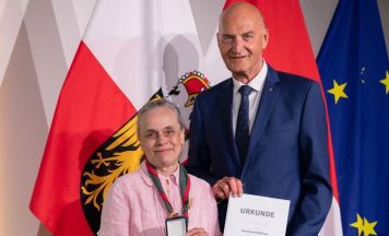 Engagierte Pfadfinderin und Rotkreuzler aus Wels vom Land OÖ geehrt