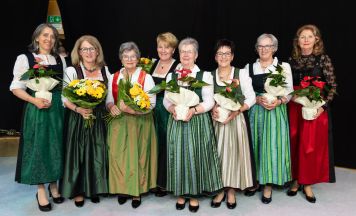 Goldhaubengemeinschaft Wels-Land feierte 50jähriges Bestehen mit  Frühlingsball