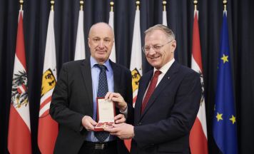 Goldenes Ehrenzeichen für Eisenbahner-Kapellmeister Homar