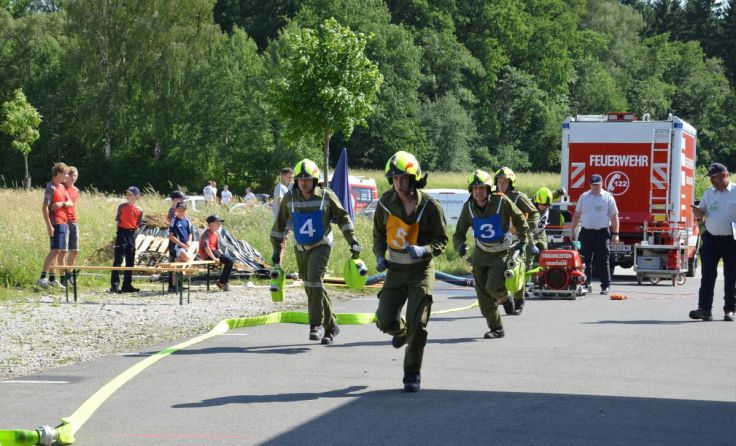 Die FF Traunleiten auf dem Weg zum dritten Bezirkssieg. (Foto: Sylvia Keferböck)