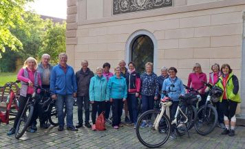 In Pennewang macht man die Maiandacht mit dem Rad