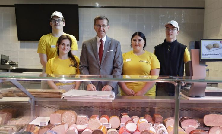 Landesrat Achleitner ließ sich in jeder Abteilung alles ganz genau zeigen. (Foto: Land OÖ/Kauder)