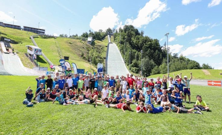 96 Nachwuchsadler zeigten in Hinzenbach ihr Skisprungtalent. (Foto: fdpictures)