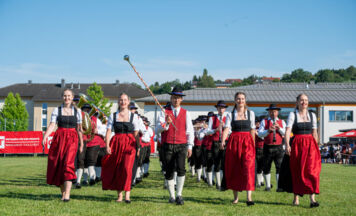 Blasmusikkapellen des Bezirks Wels-Land marschierten auf