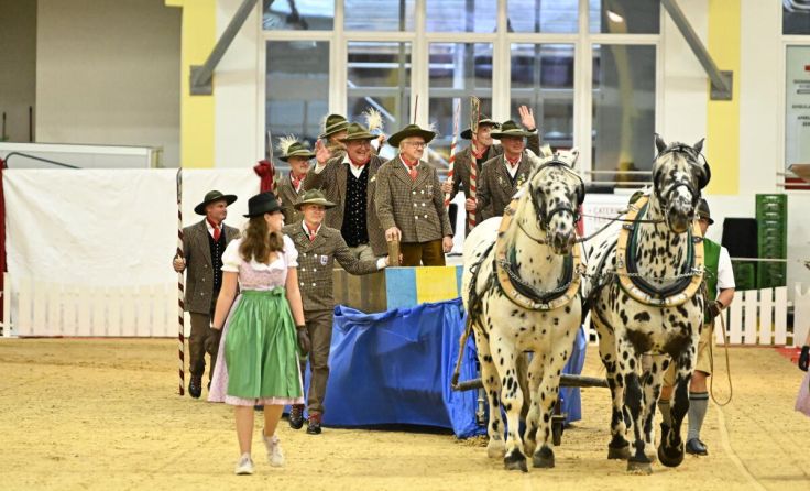 Der Schifferverein stellte den historischen Gegenzug nach. (Foto: Team Myrtill)
