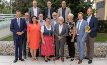 Ehrenamtshand für verdiente Persönlichkeiten aus Wels-Land