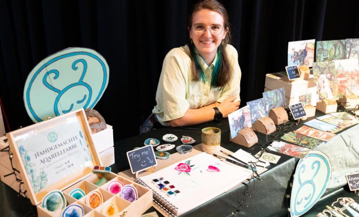 Die Künstlerinnen präsentierten ihre handgefertigten Kunstwerke. (Foto: MKH | Raphaela Obermair)