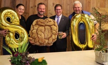 80 Jahre Welser Wochenmarkt: Familie Fuchshuber feiert Jubiläum