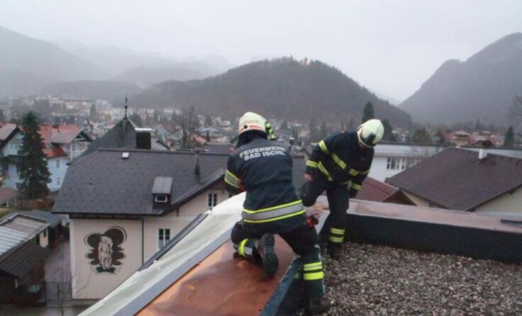 Mit mehreren Dachschäden hatten die FF-Kameraden in Bad Ischl zu kämpfen.