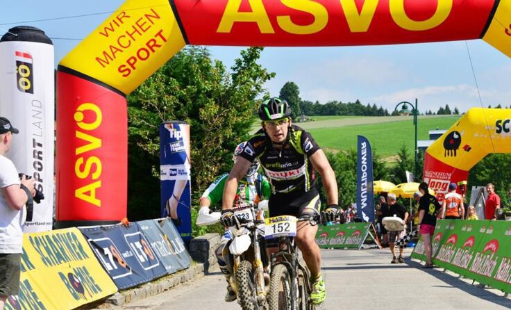 Sieger Martin Gebetshuber aus Bad Ischl bei der Zieldurchfahrt in Windhaag