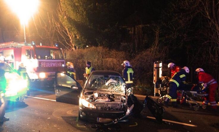 Unfall auf der B 145 im Bereich Segelclub Altmünster Foto :FF Altmünster