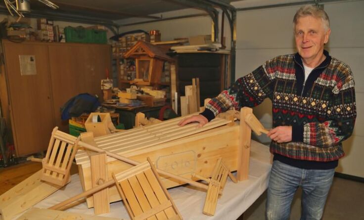 Josef Preimesberger mit Ratscherbuben und seiner neuen Kirchturmrumpel Foto: Hörmandinger
