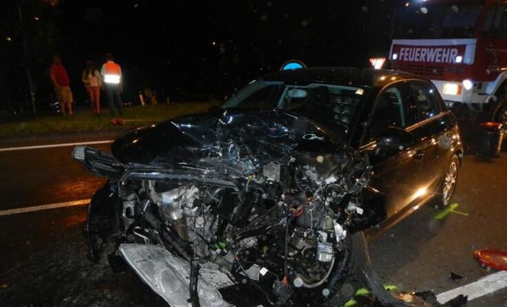 Kollisionsfolgen beim sonntäglichen Unfall auf der B145 bei Altmünster. Foto: FF Altmünster