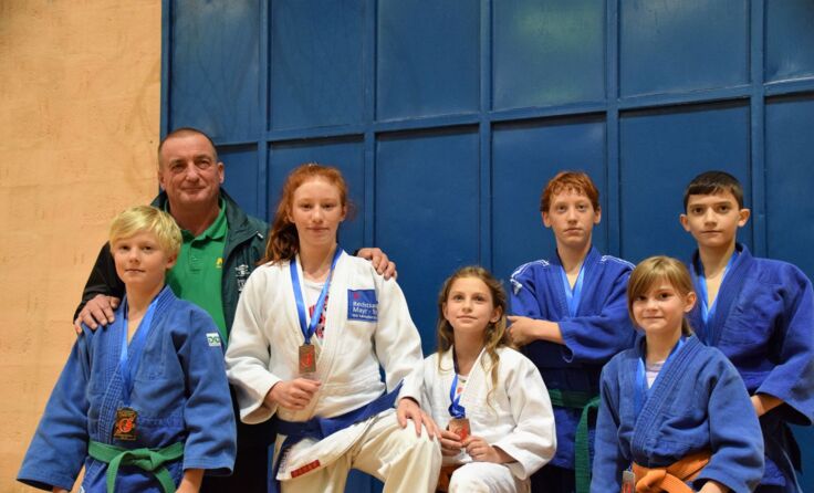 Trainer Achim Huhn mit seinen erfolgreichen Nachwuchs-Assen Foto: Judoteam Salzkammergut