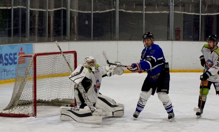 Gmundens Goalie stand unter Dauerbeschuss. Foto: Sommer Fotopress