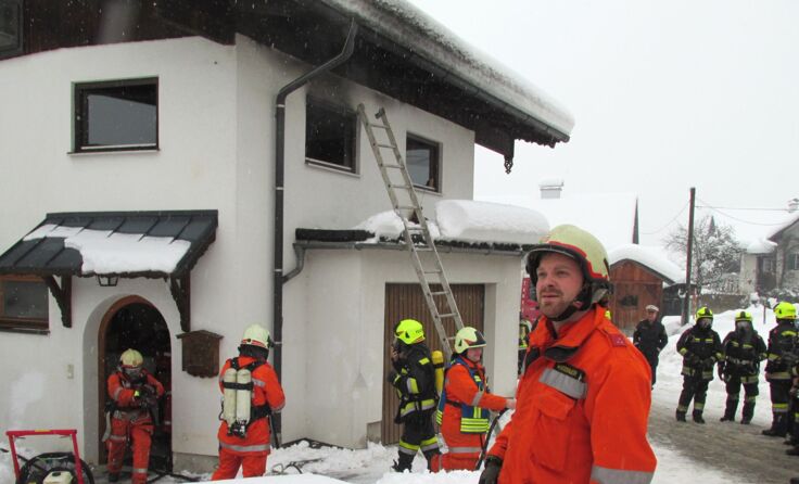 Ein in Brand geratenes Heizgerät löste Wohnungsbrand aus. Foto: FF Bad Goisern