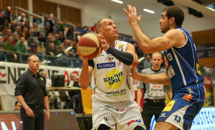 „Marathon-Mann“ Timo Klette (li.) spielte gegen Kapfenberg durch. Foto: Hannes Kienesberger