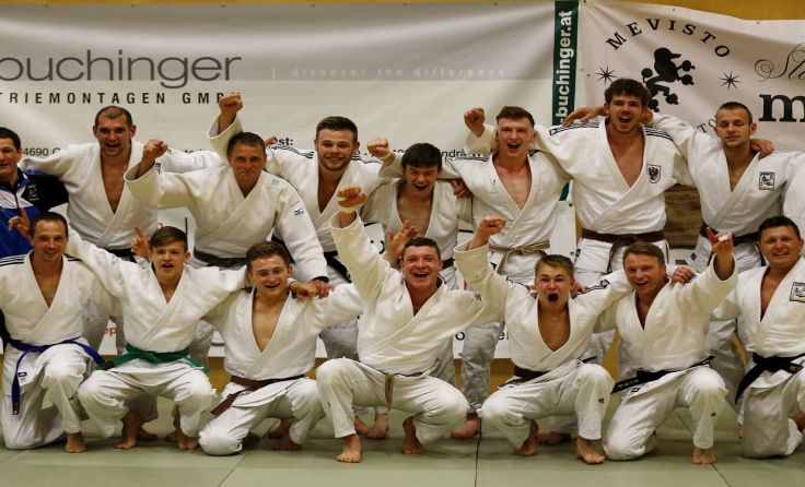 Großer Jubel bei Kirchhams Judo-Bundesligateam Foto: Franz Ketter