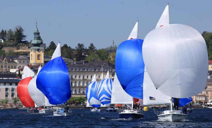 300 Boote kämpfen in 17 Klassen um Regattasiege am Traunsee. Foto: Profs