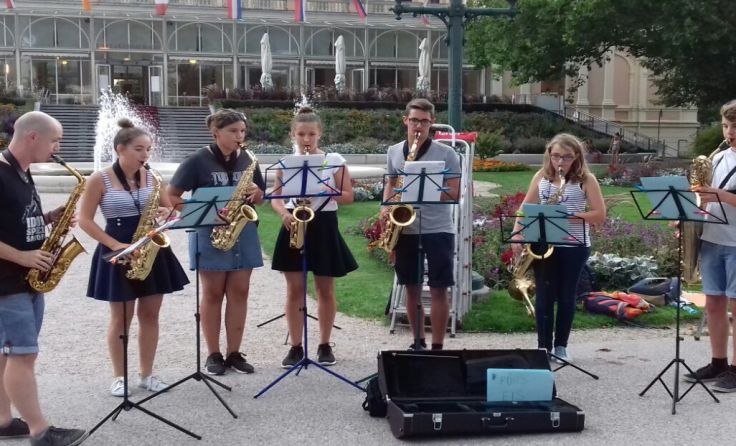  Spontankonzert der Jungmusiker im Bad Ischler Kurpark Foto: Blasmusikverband Gmunden
