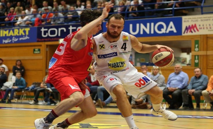 Enis Murati (re.) und seine Kollegen ließen den Gästen aus Wien keine Chance. Foto: Swans