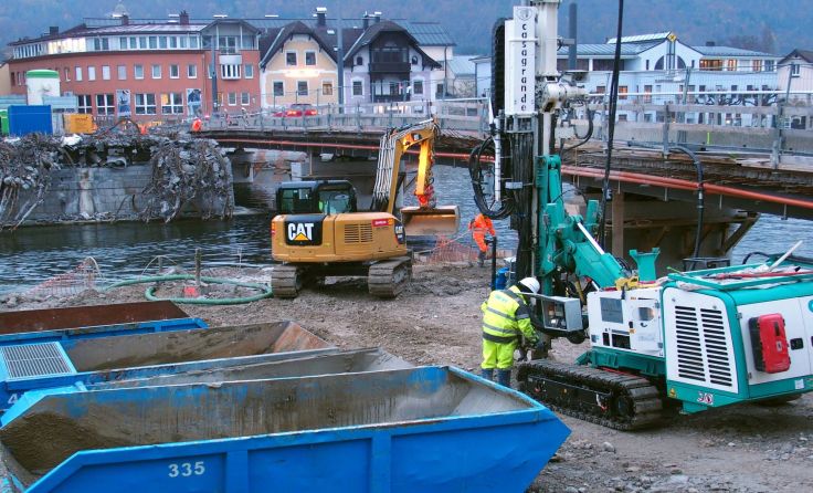 Der Neubau der Traunbrücke hat mit unerwarteten Tücken zu kämpfen. Foto: Stern & Hafferl