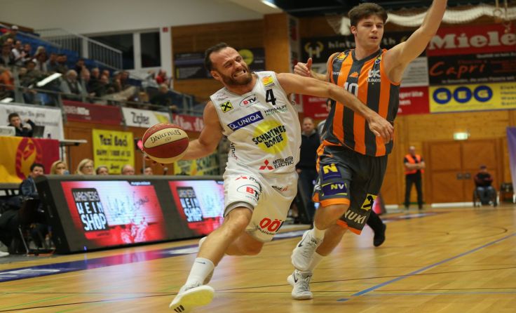 Antreiber Enis Murati hielt die Swans im Spiel und legte die Basis für den Sieg. Foto: Kienesberger