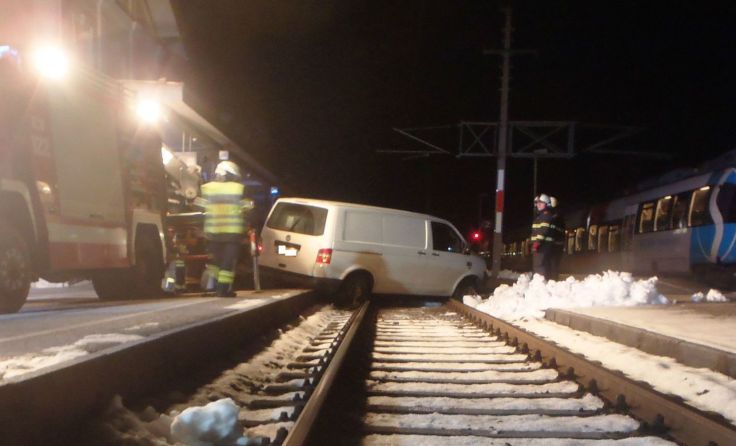Ende einer PKW-Fahrt um um ca. 3.30 Uhr am Bad Ischler Bahnhof Foto: FF Bad Ischl