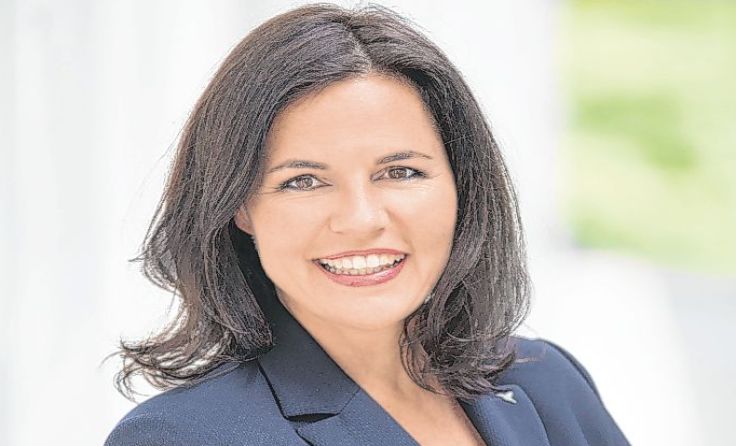 Renate Plank hält ein Seminar über "die Aura" ab.