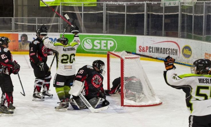 Solch einen Torjubel wollen die Gmundner Eishockeyfans auch am Sonntag sehen. Foto: Peter Sommer