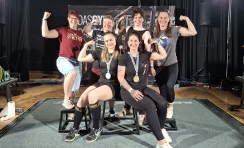 Athleten aus Vöcklabruck zeigen Können bei OÖ Meisterschaft im Kraftdreikampf