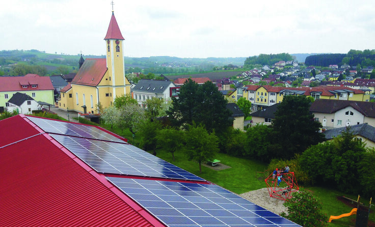 Mit Photovoltaikanlagen wird Strom auf Gemeindeobjekten erzeugt. Foto: Eigner